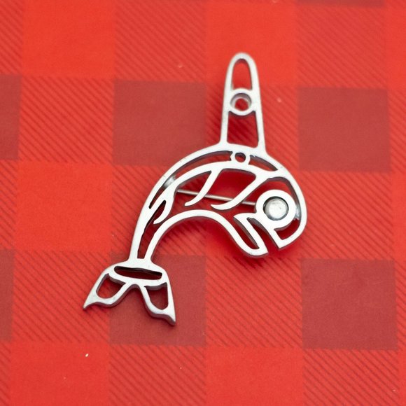 Vintage Handmade Native American Dolphin Brooch by AYE - O32 - Picture 1 of 2